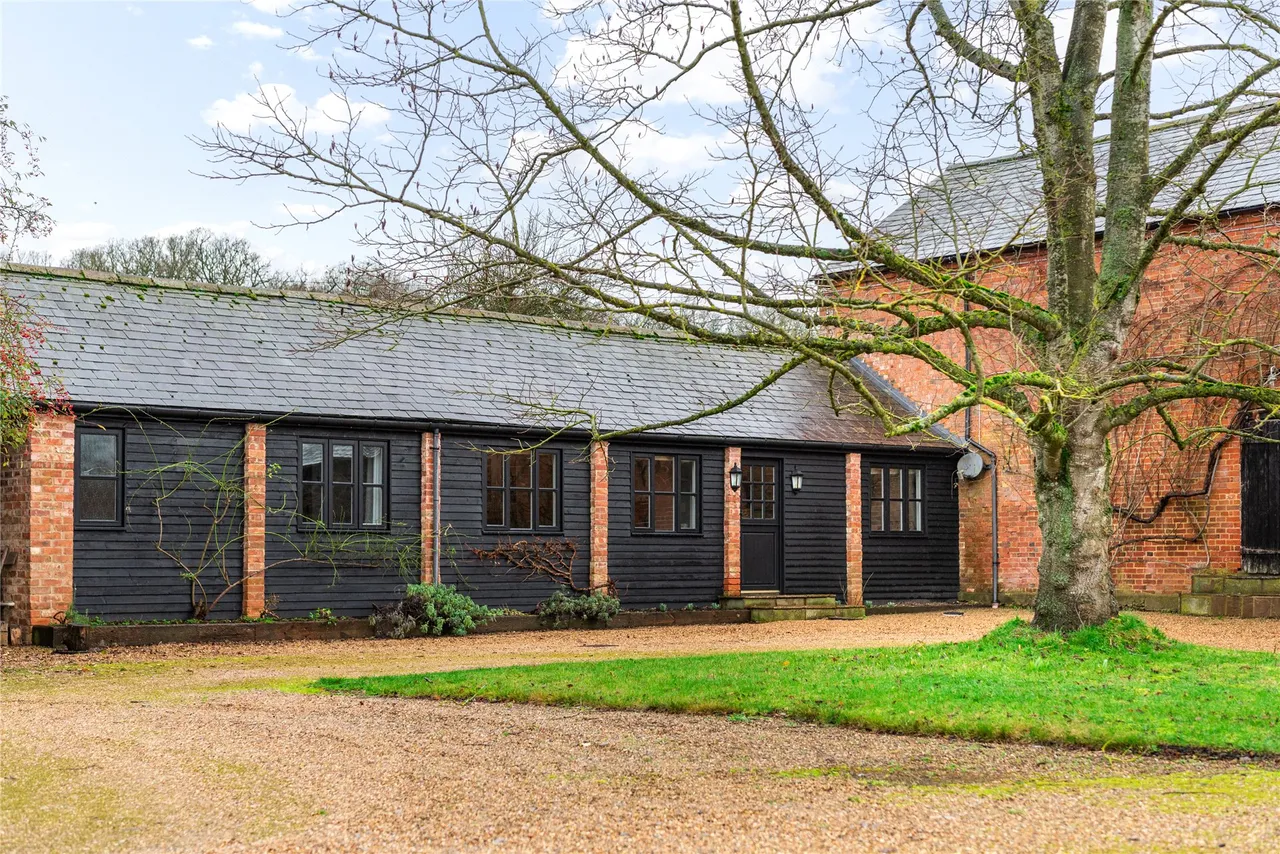 2 bed property to rent, Annexe, Shrob Lodge, MK19