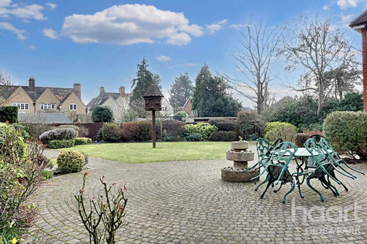 Gidea Lodge, Gidea Park, RM2, photo 7