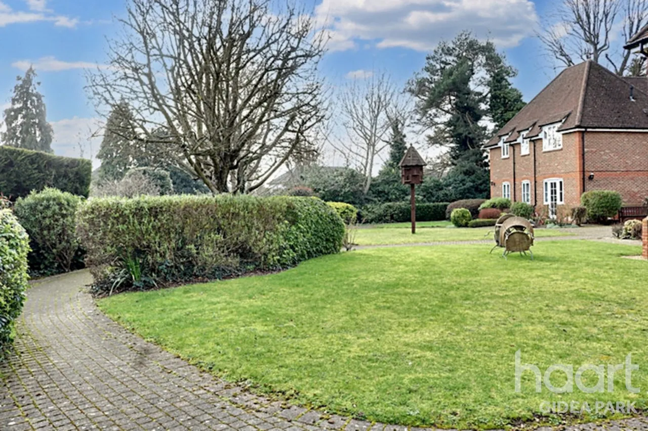 Gidea Lodge, Gidea Park, RM2, photo 9