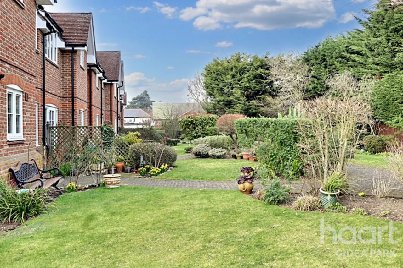 Gidea Lodge, Gidea Park, RM2, photo 8