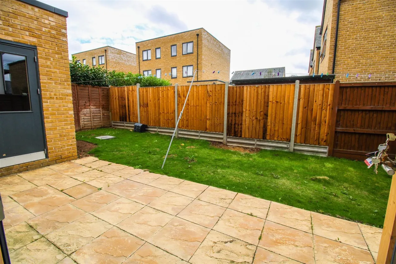 Bullfinch Road, Newhall, CM17, photo 12