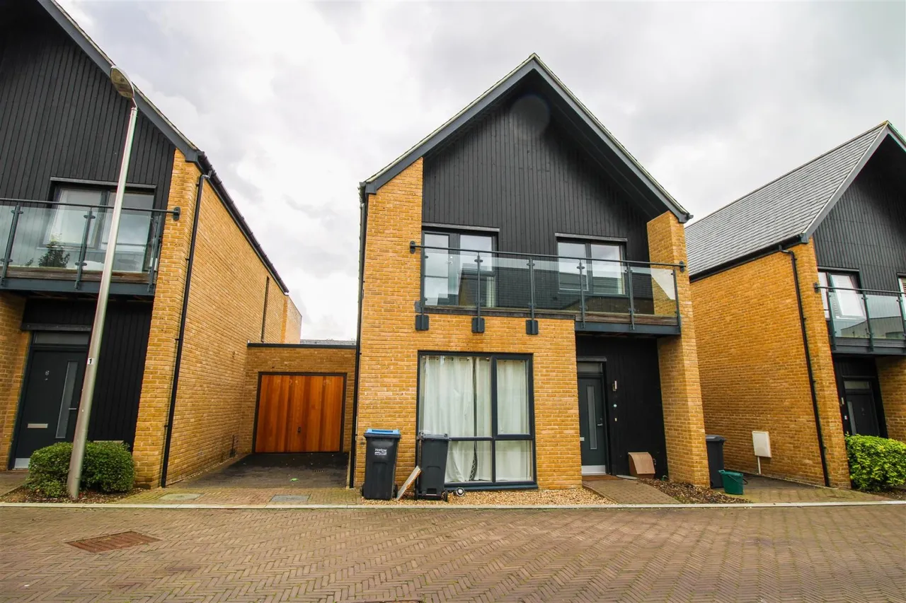 4 bed house to rent, Bullfinch Road, Newhall, CM17