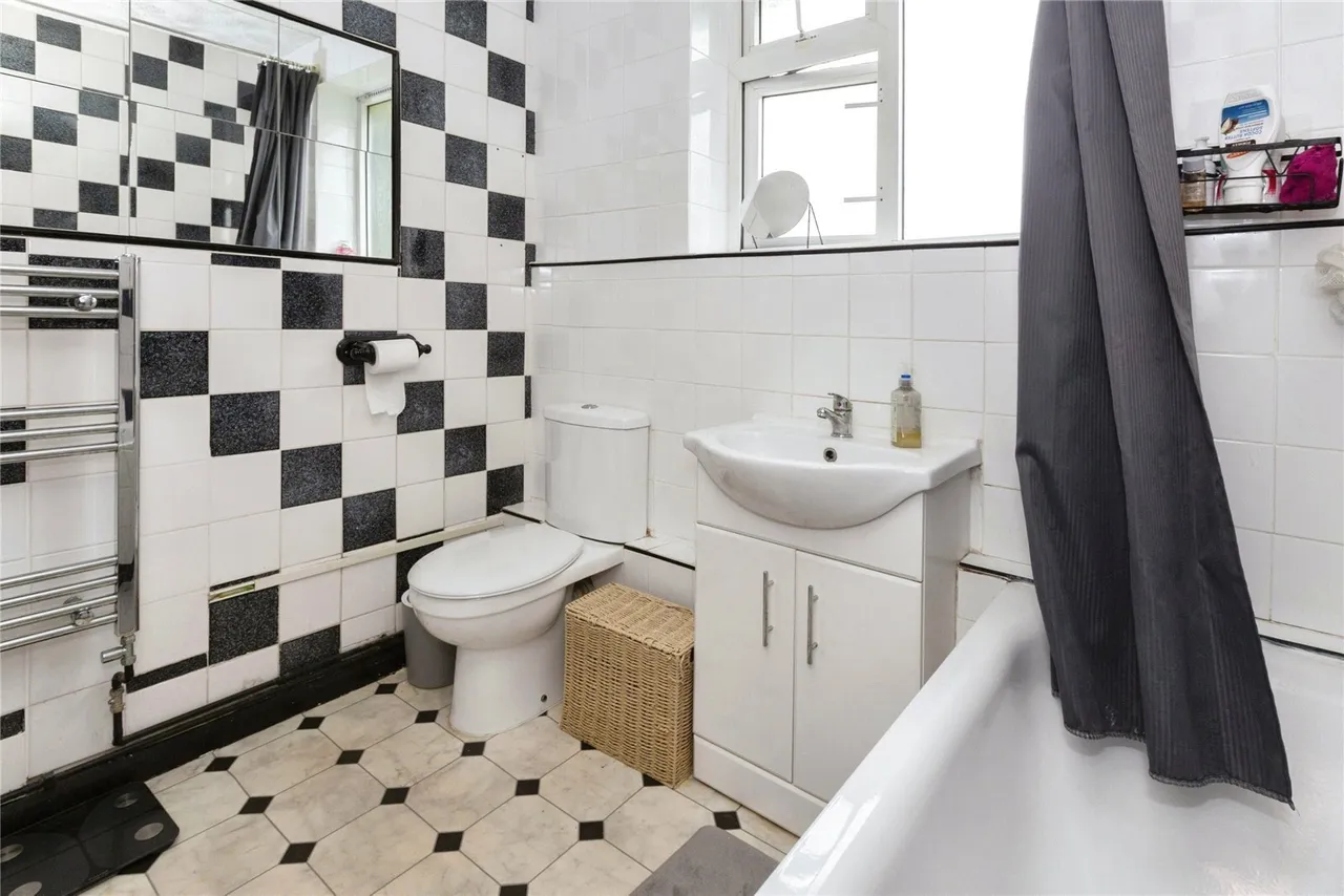 Claybury Broadway, Ilford, IG5, photo 11