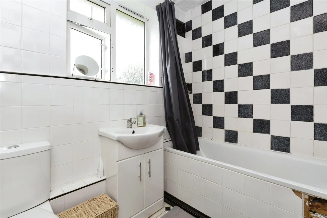 Claybury Broadway, Ilford, IG5, photo 15