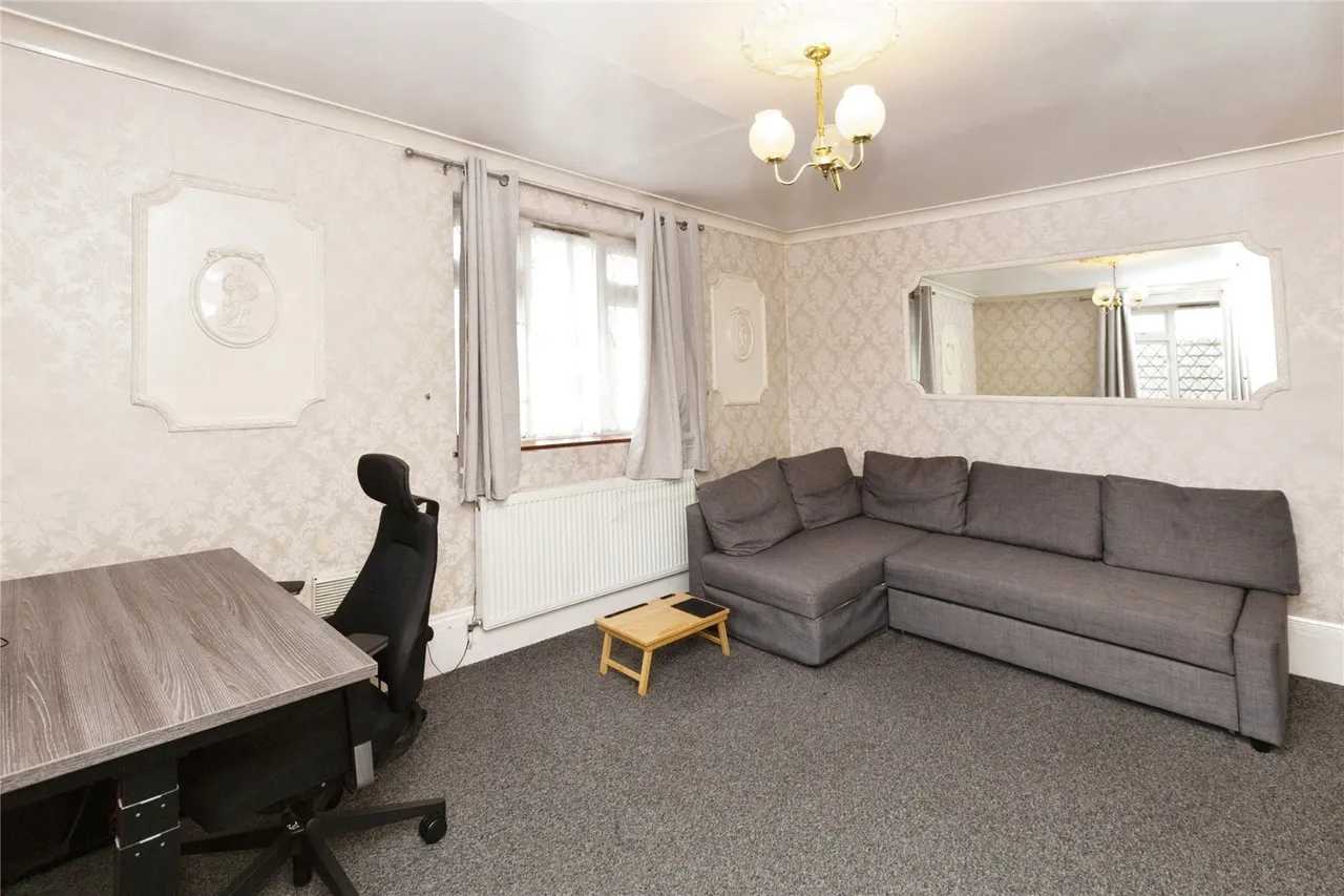 Claybury Broadway, Ilford, IG5, photo 6