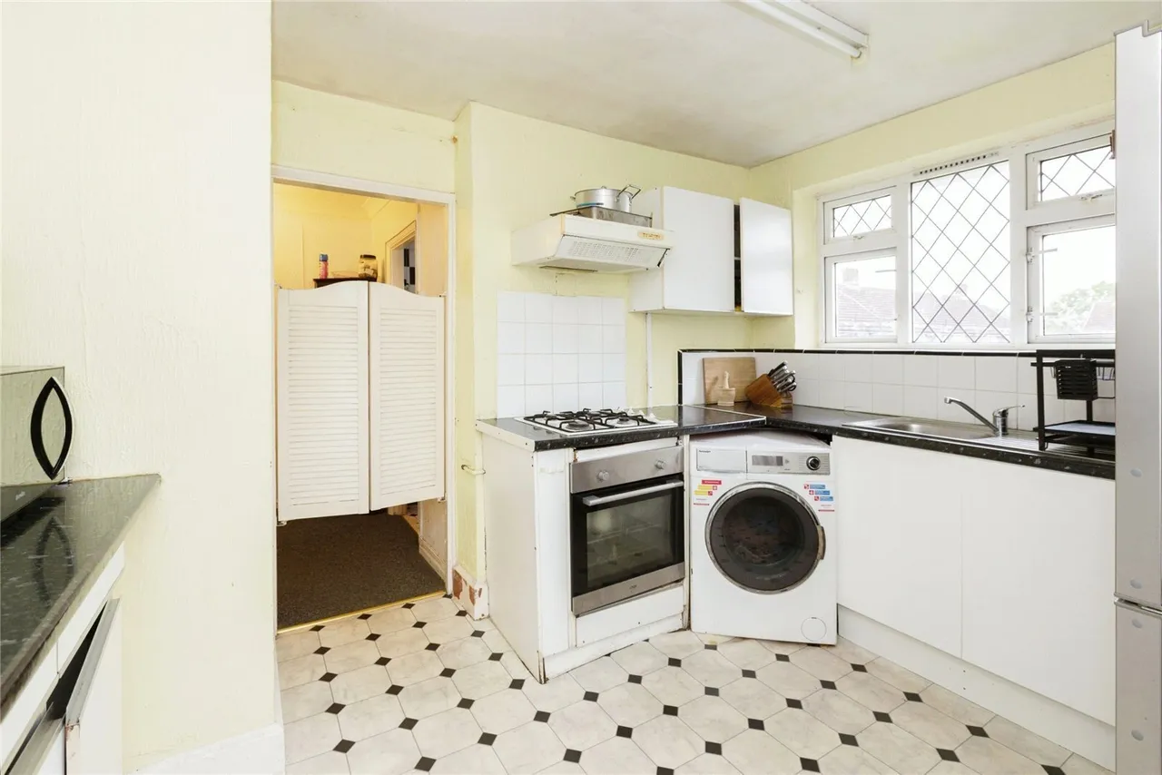 Claybury Broadway, Ilford, IG5, photo 8
