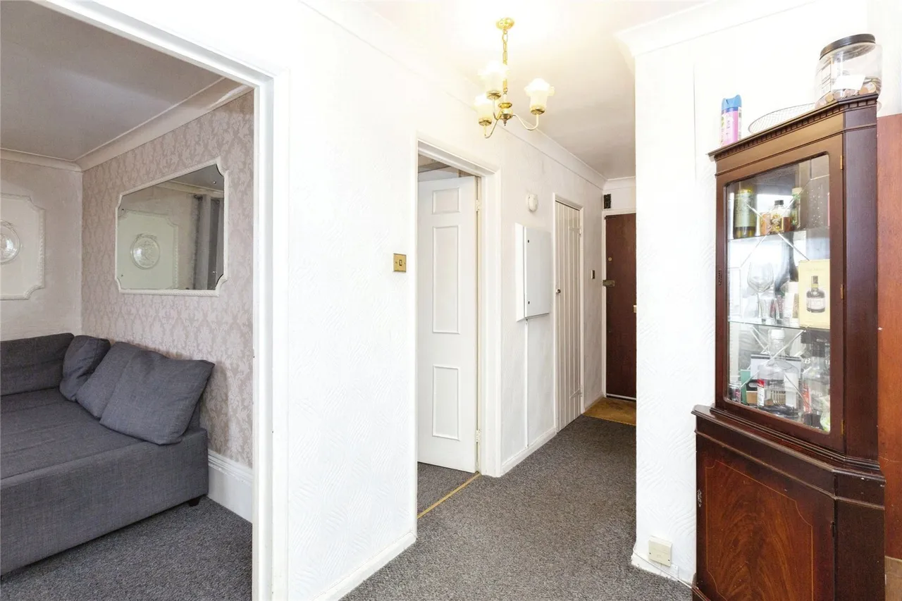 Claybury Broadway, Ilford, IG5, photo 7