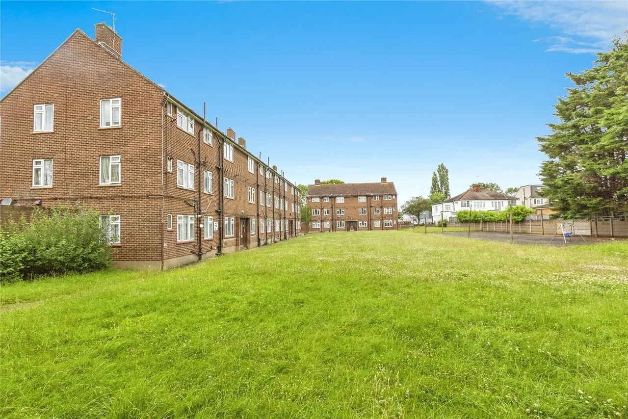 Claybury Broadway, Ilford, IG5, photo 17