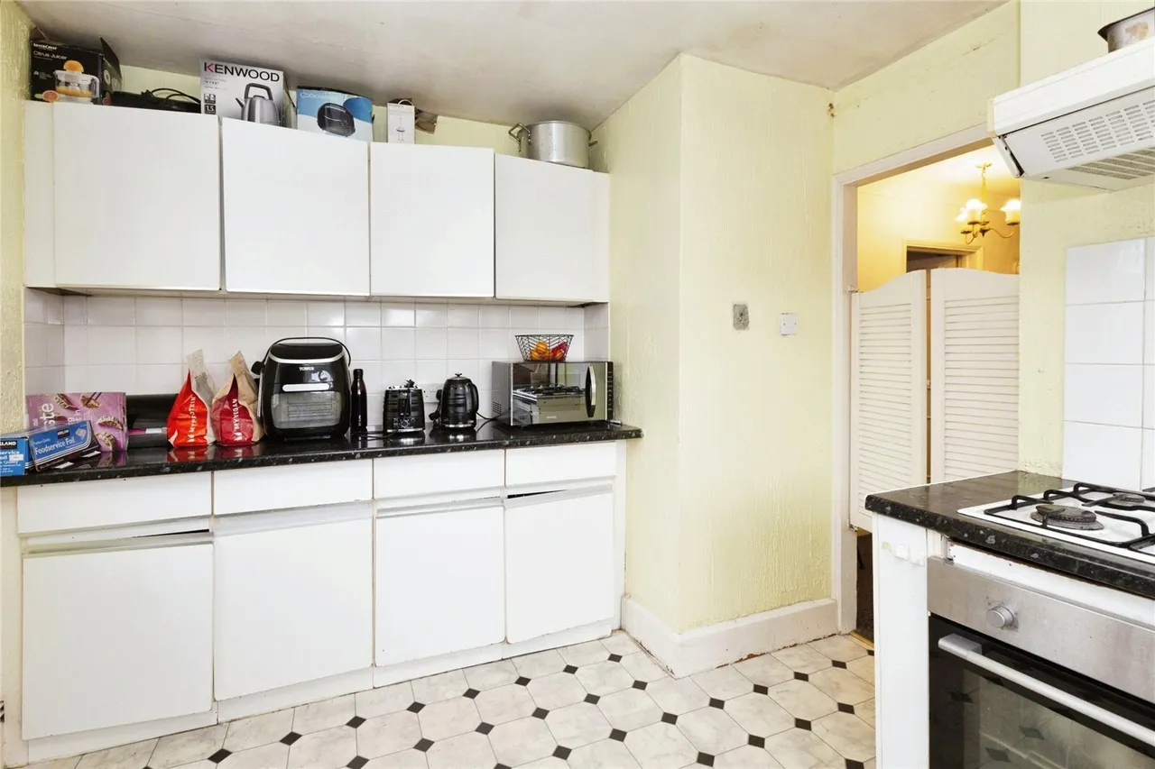 Claybury Broadway, Ilford, IG5, photo 4