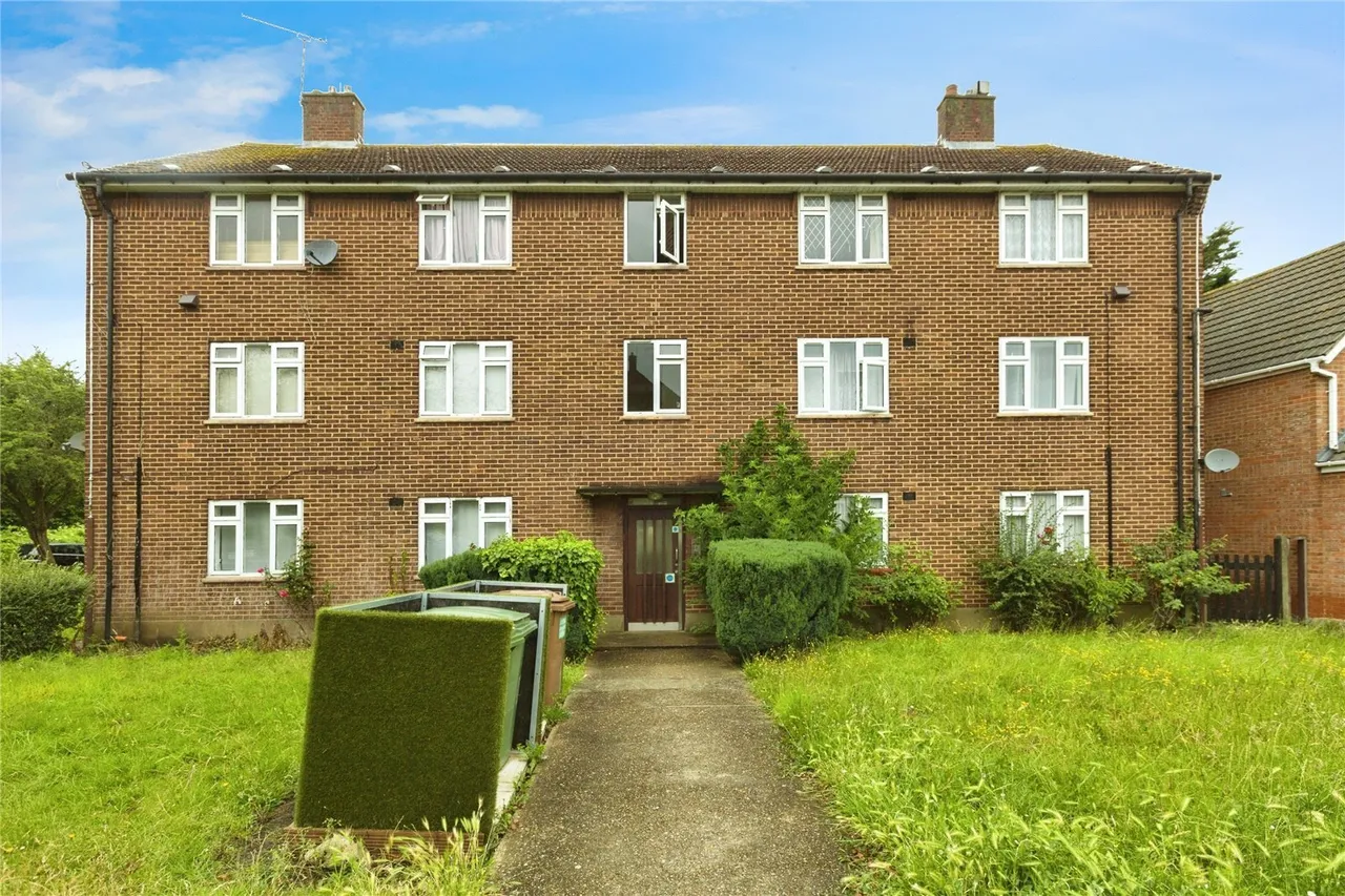 2 bed flat for sale — Claybury Broadway, Ilford, IG5