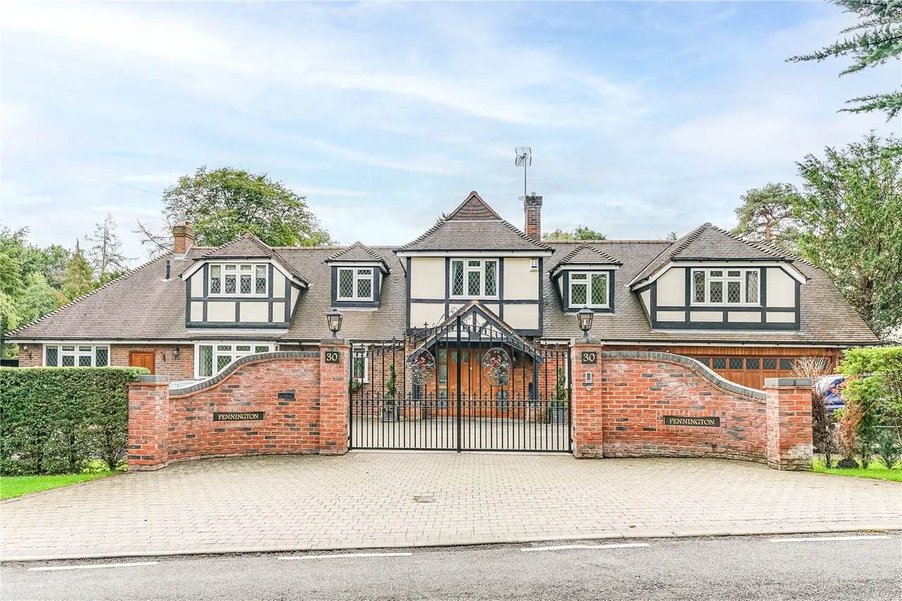 5 bed house for sale — Carbone Hill, Northaw, Hertfordshire, EN6 4PN