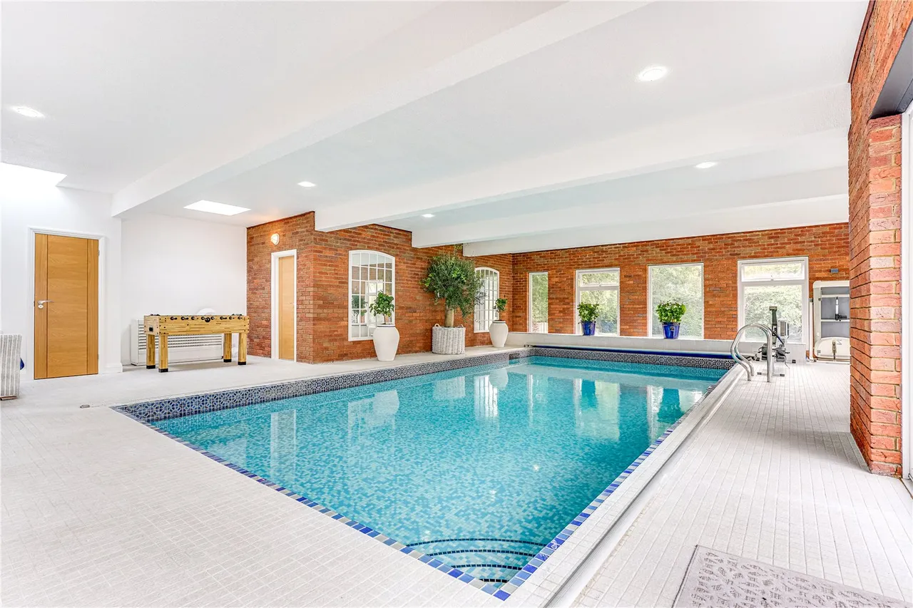 Carbone Hill, Northaw, Hertfordshire, EN6 4PN, photo 2