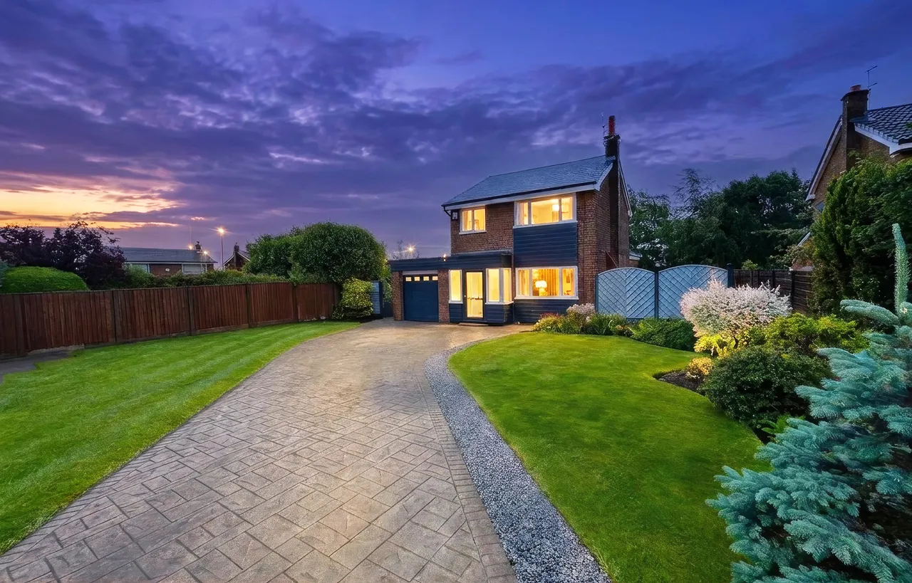 3 bed house for sale — Ribbleton Close, Seddons Farm, Bury BL8 2TH