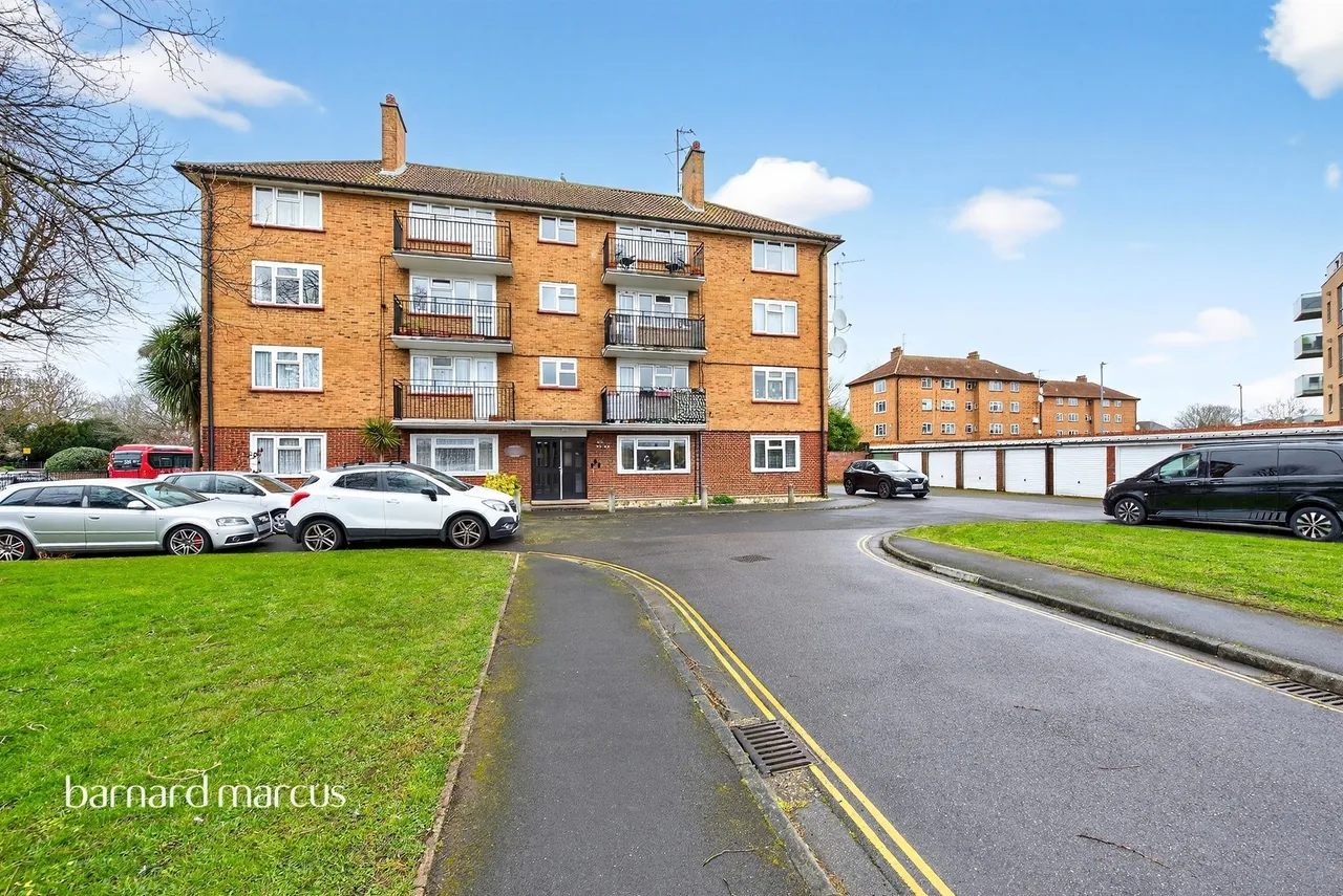 2 bed flat for sale — Spring Road, Feltham