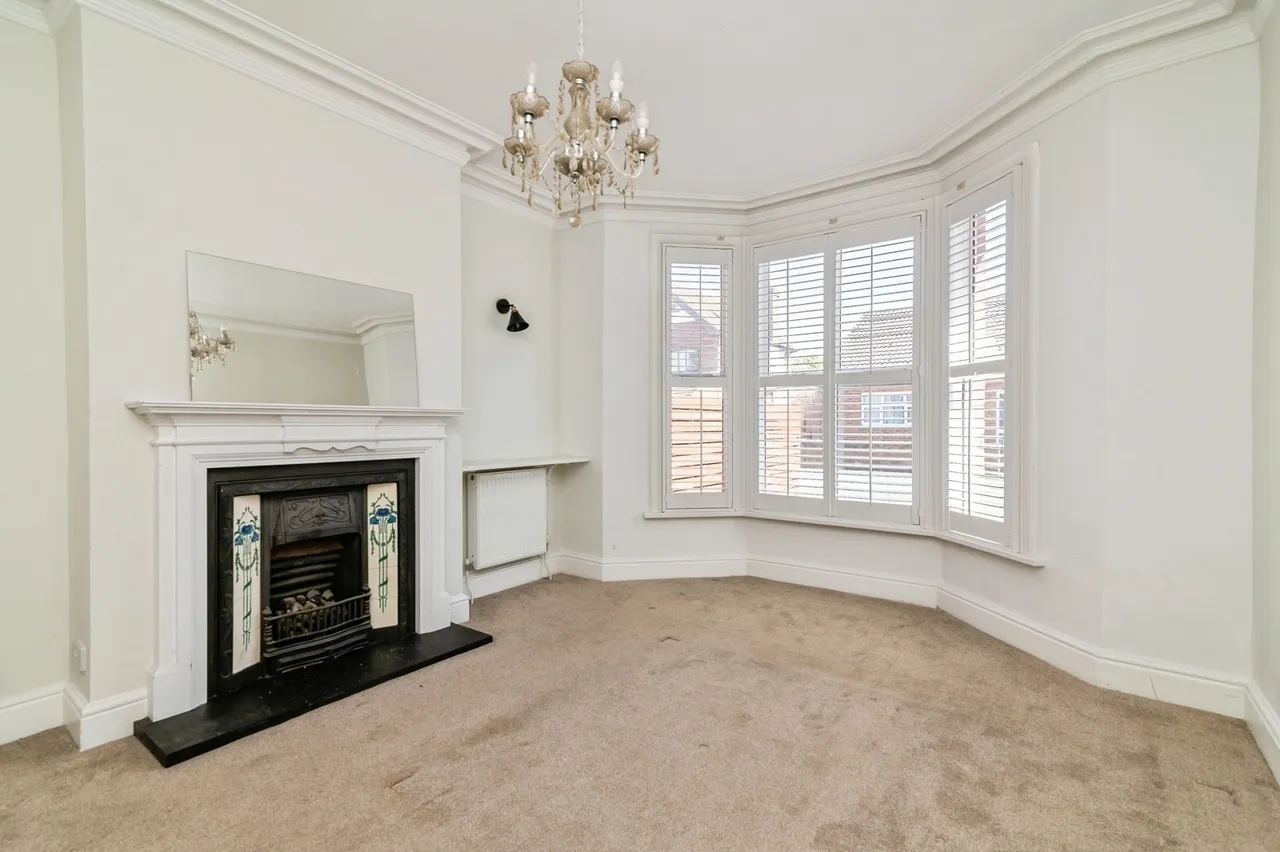Elm Drive, NOTTINGHAM, Nottinghamshire, NG4, photo 3