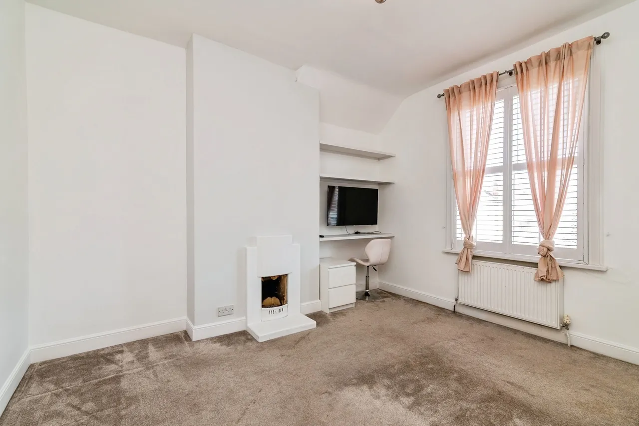 Elm Drive, NOTTINGHAM, Nottinghamshire, NG4, photo 13