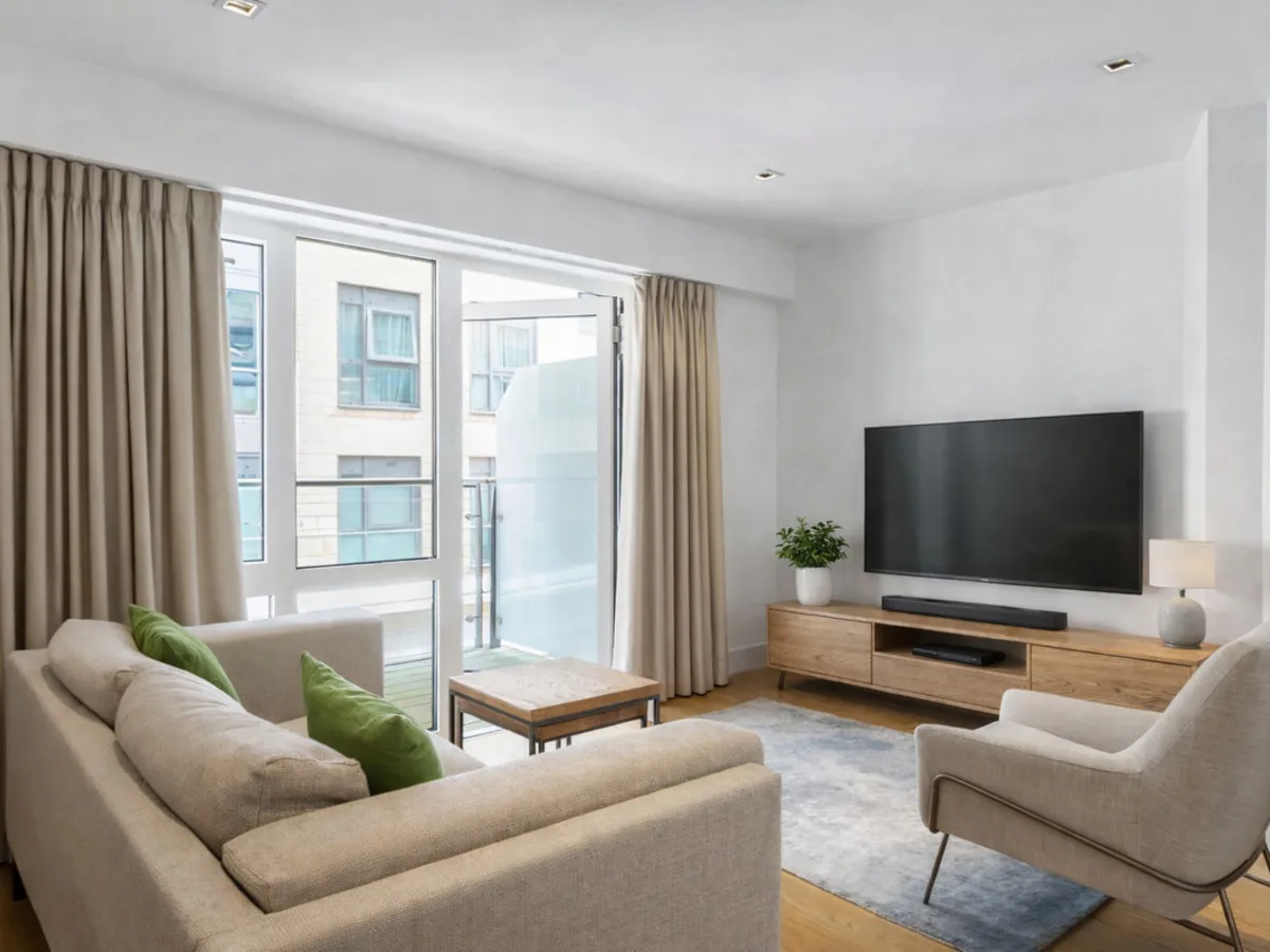 1 bed flat for sale, Dickens Yard, London, W5