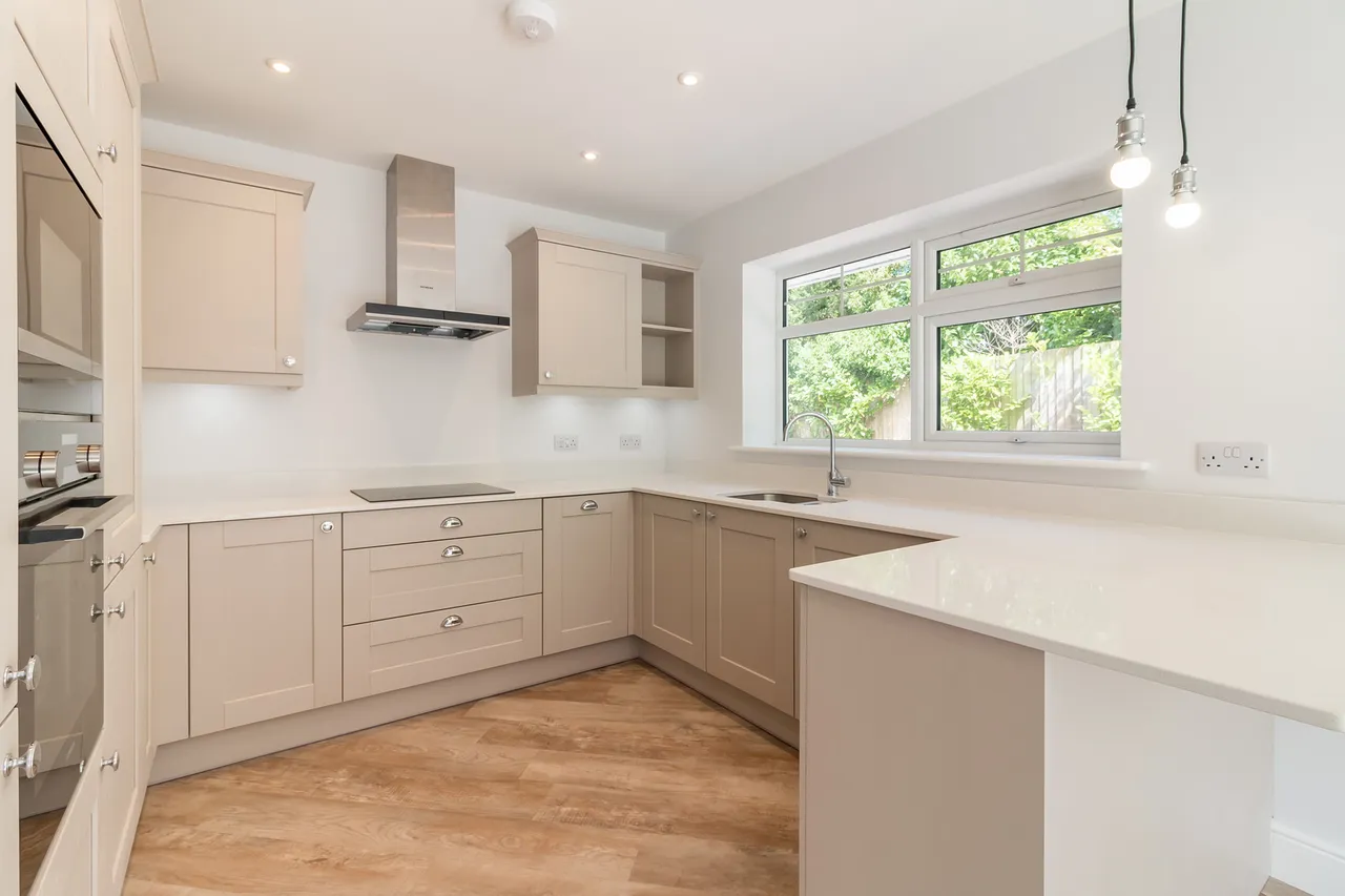20B Bushmead Drive, Ashley Heath, Ringwood, BH24 2HU, photo 2