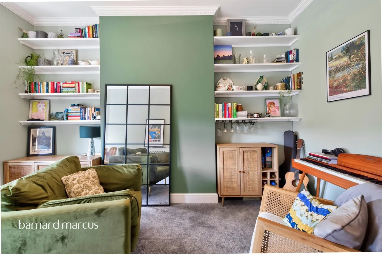2 bed flat for sale, Thurlow Park Road, London, SE21