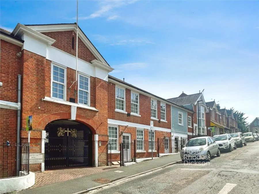 2 bed flat for sale, Denmark Road, Cowes, PO31