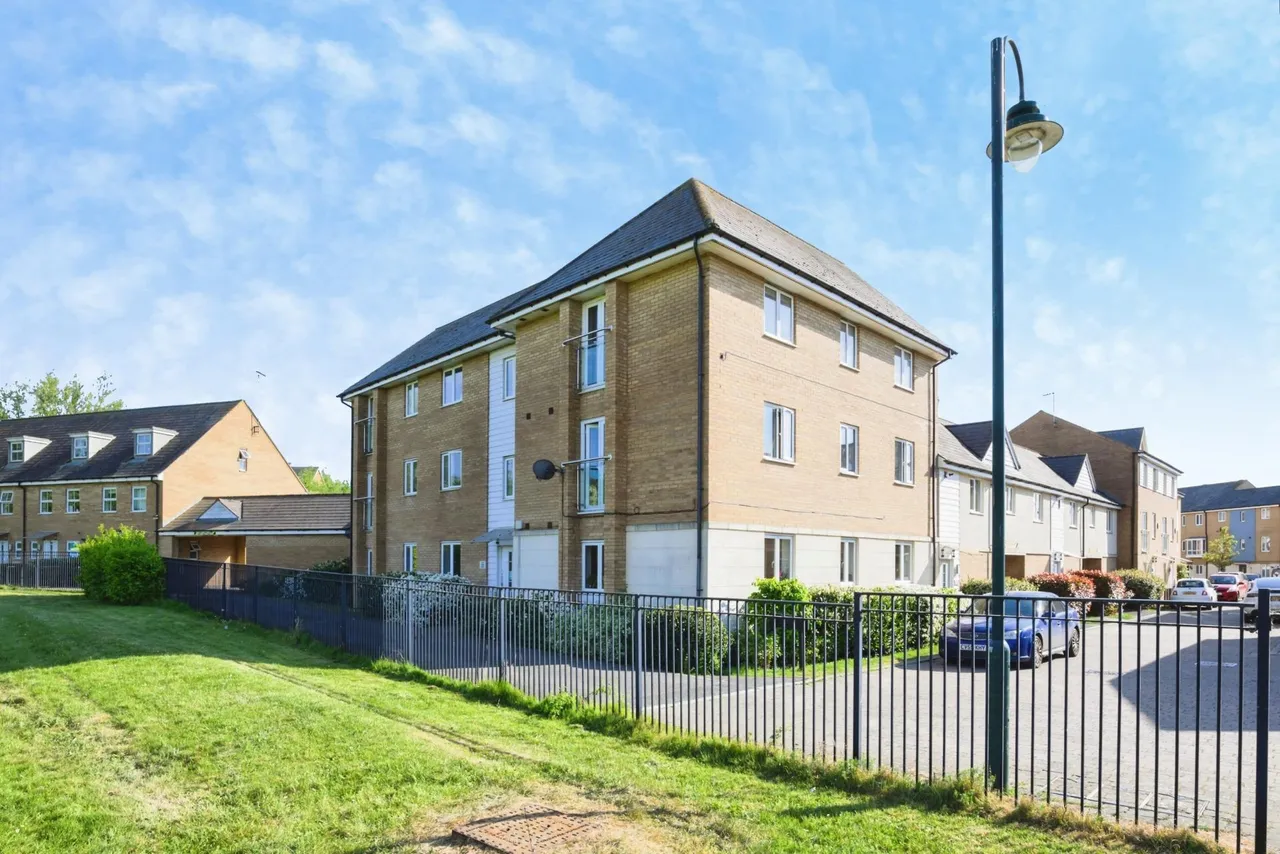 2 bed flat for sale, Harn Road, Hampton Centre, PE7