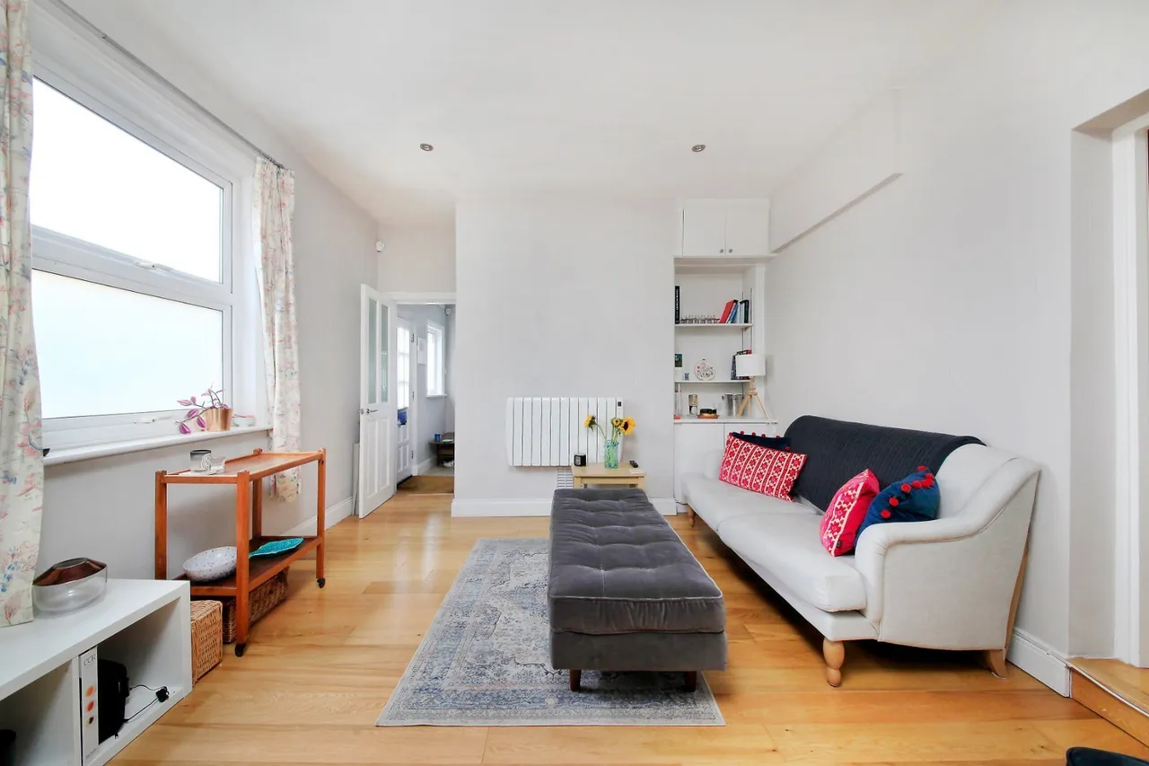 2 bed flat to rent, Earlsfield Road, Wandsworth, SW18
