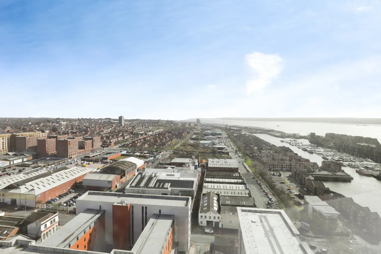 2 bed flat for sale — Plaza Boulevard, Liverpool