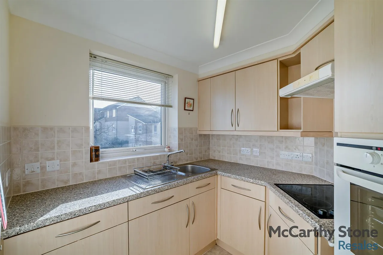 Station Road, Worle, BS22, photo 4