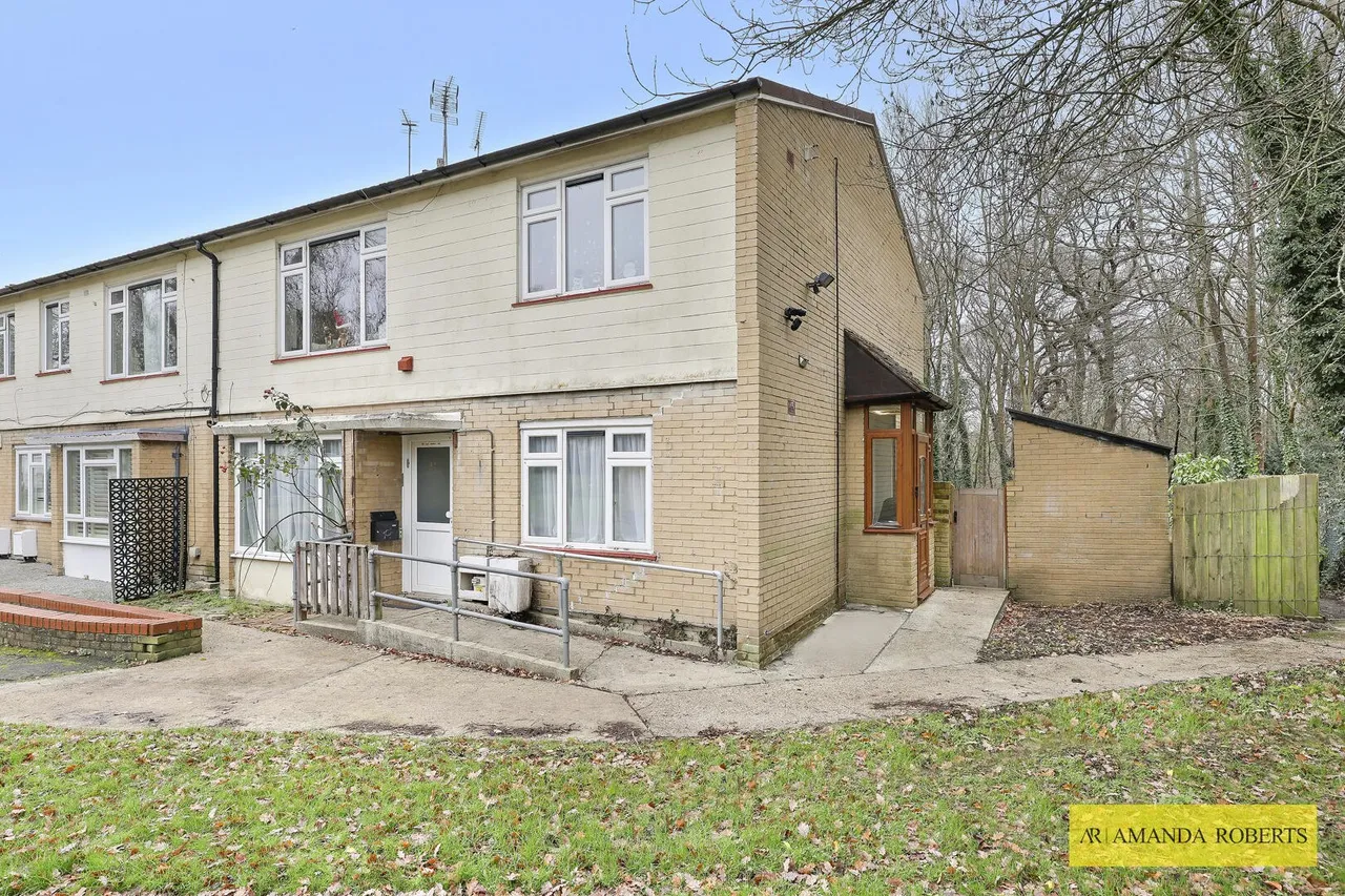 2 bed flat for sale — The Copse, London