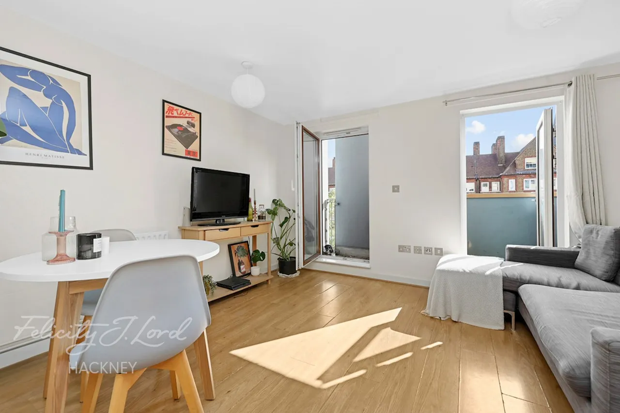 2 bed flat for sale, Chatham Place, London, E9