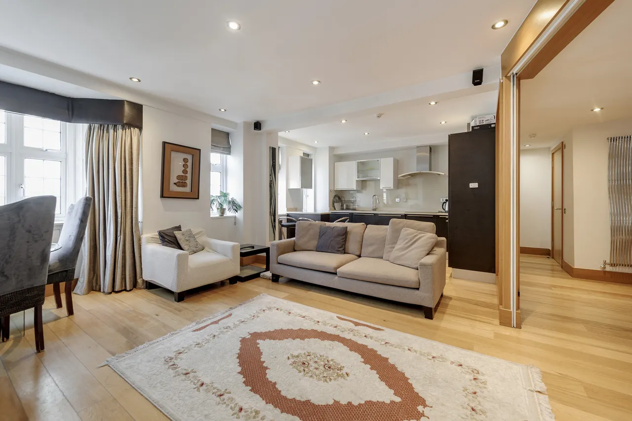 Brompton Road, London, SW3, photo 3