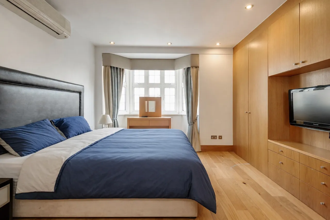 Brompton Road, London, SW3, photo 8