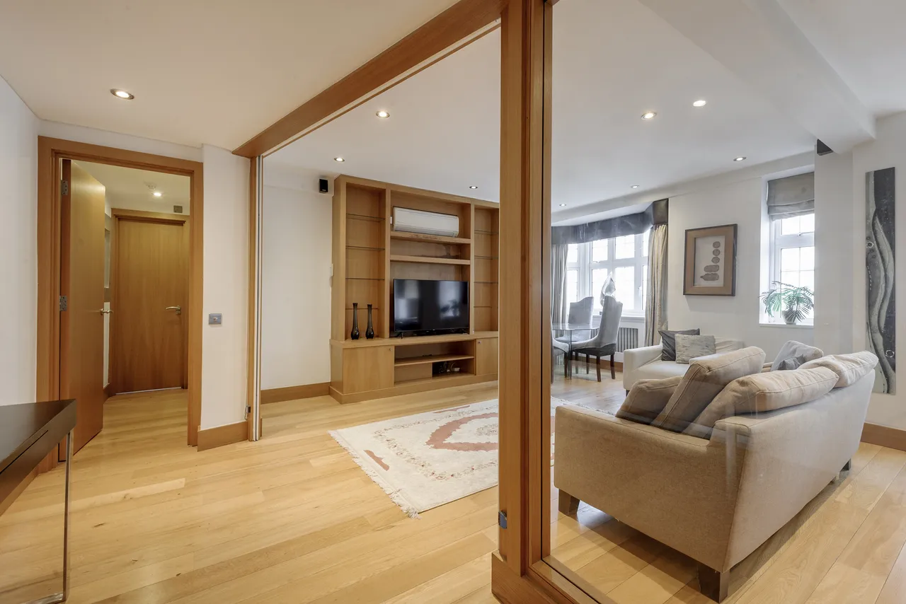 Brompton Road, London, SW3, photo 6