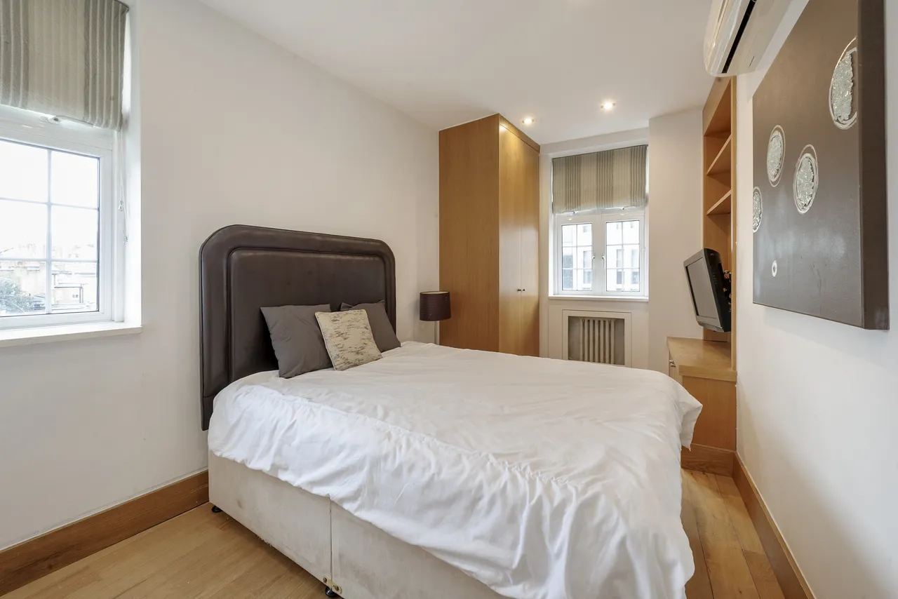 Brompton Road, London, SW3, photo 11