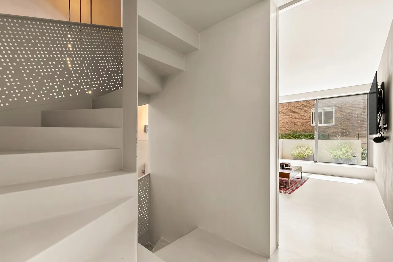 Shaftesbury Mews, London, W8, photo 9