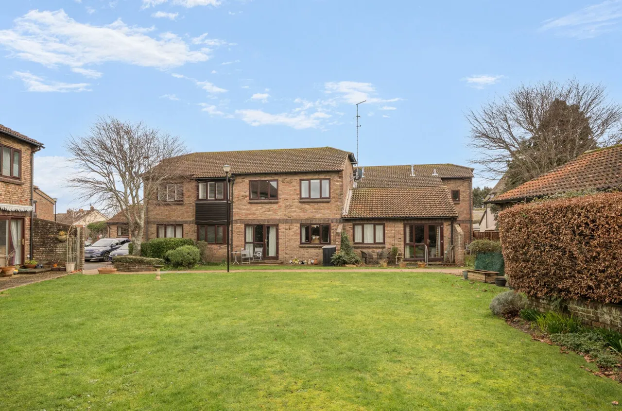 1 bed property for sale, Pagham Road, Nyetimber, PO21