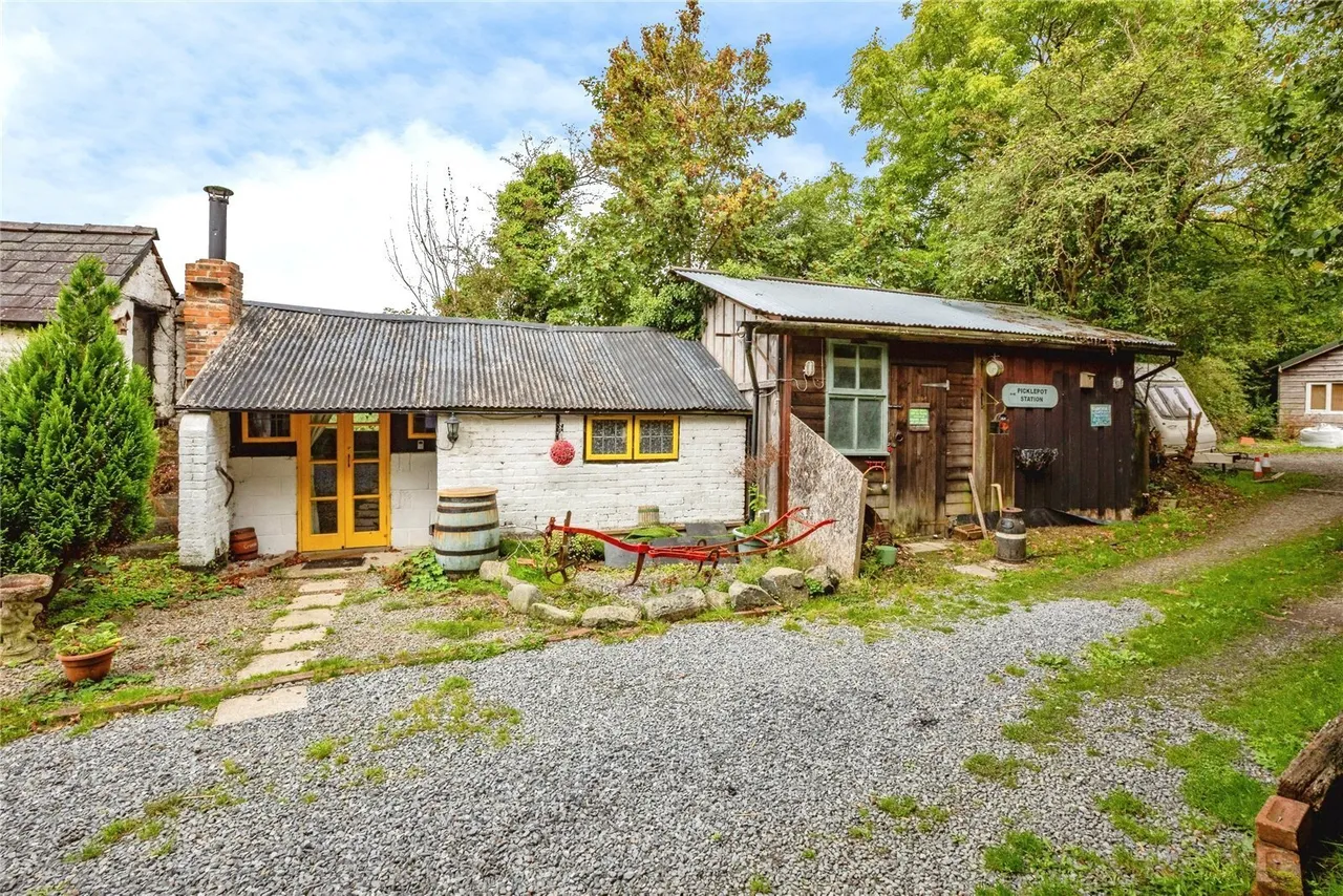 Dihewyd, Lampeter, SA48, photo 27