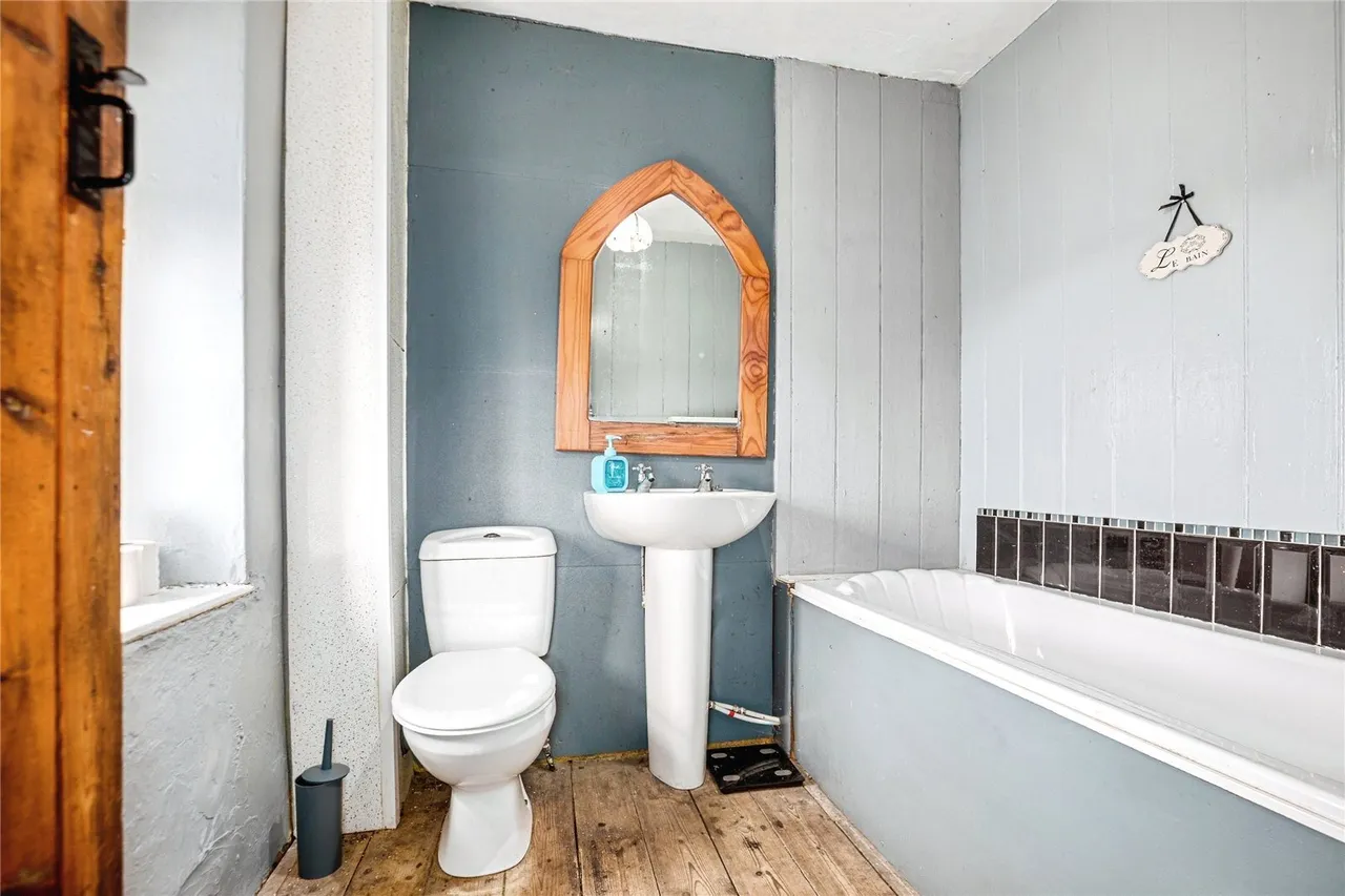 Dihewyd, Lampeter, SA48, photo 19