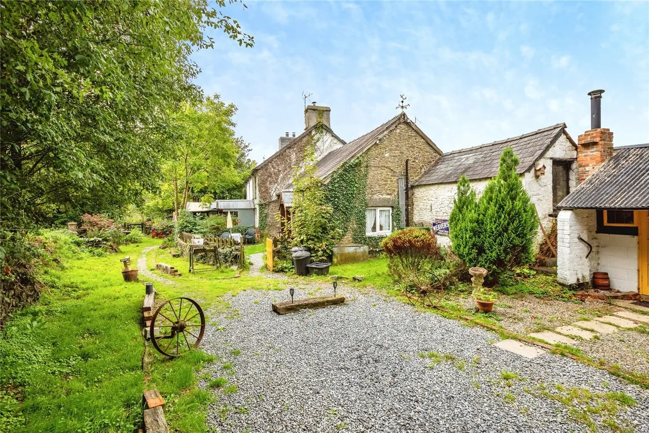 Dihewyd, Lampeter, SA48, photo 30
