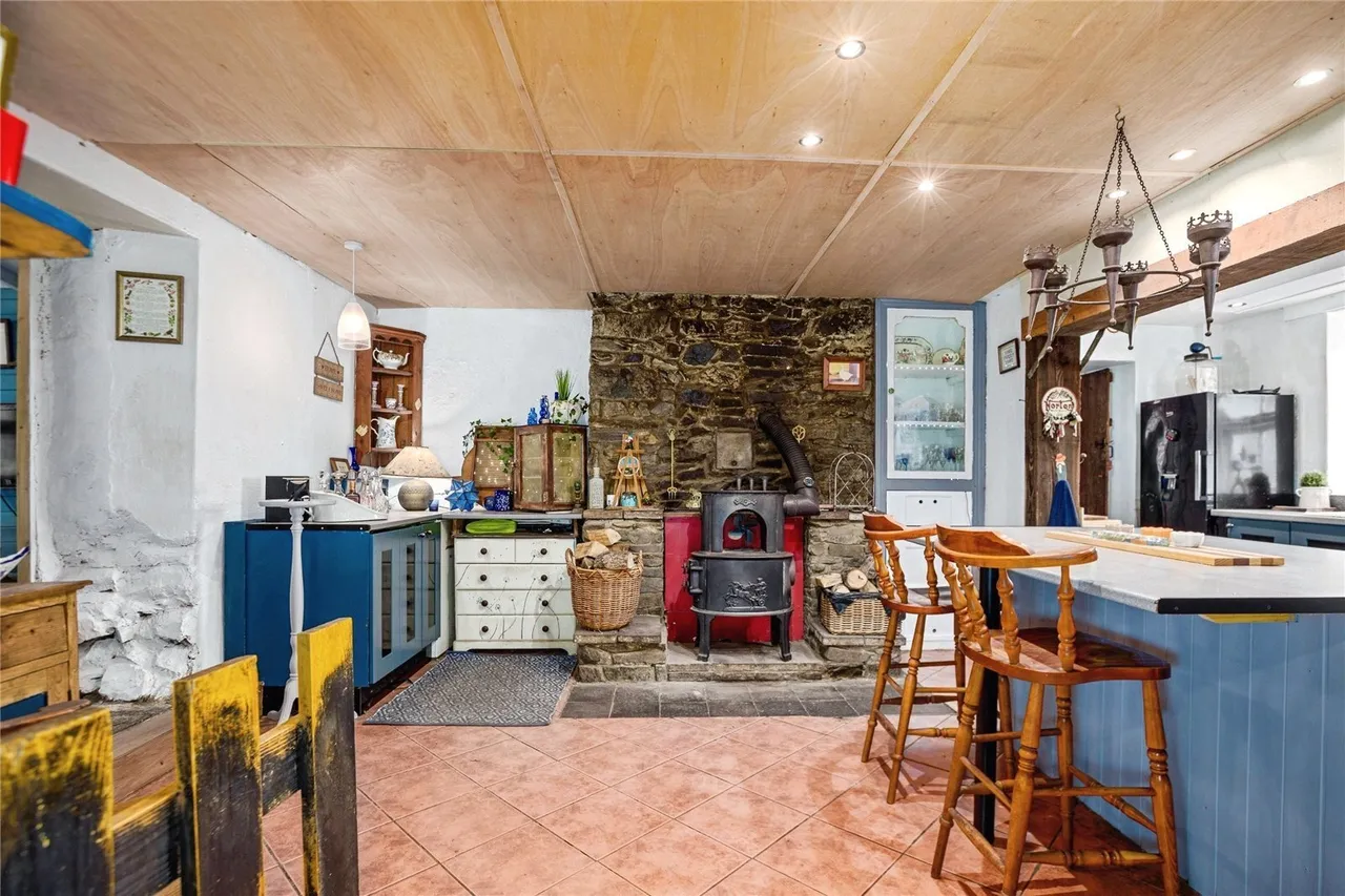 Dihewyd, Lampeter, SA48, photo 4