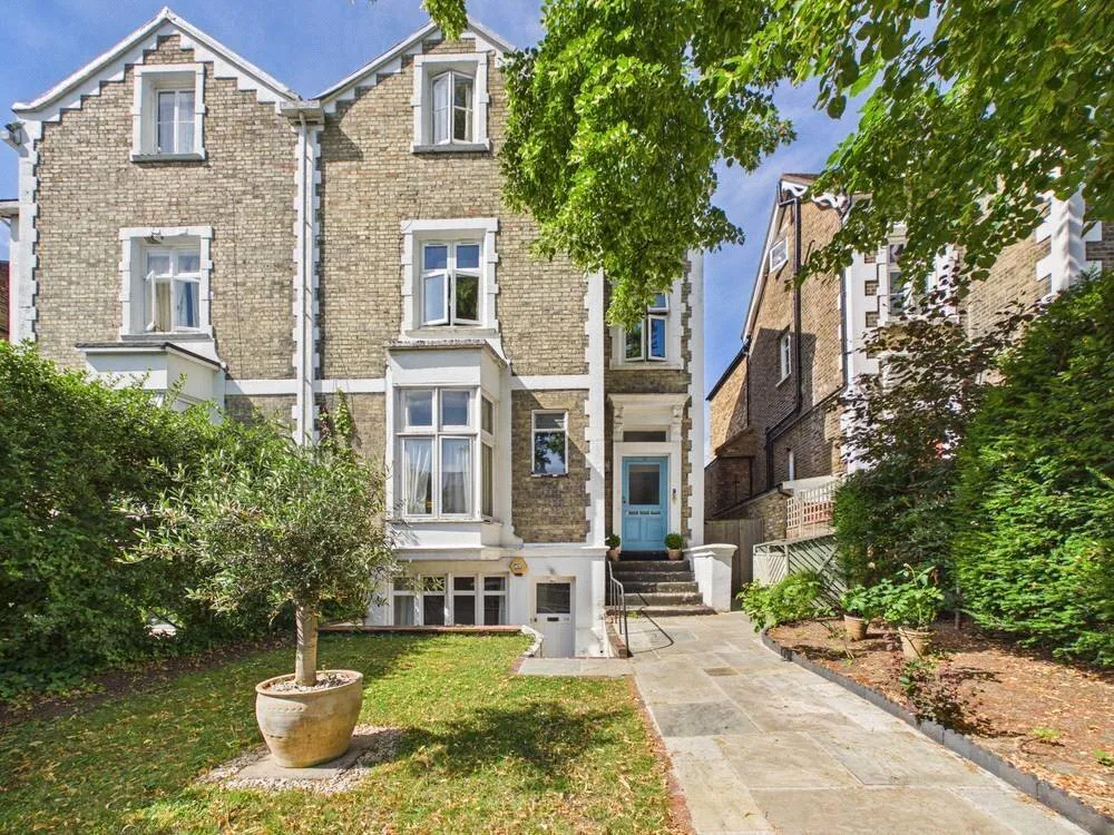 2 bed flat to rent, Park Road, Richmond, TW10