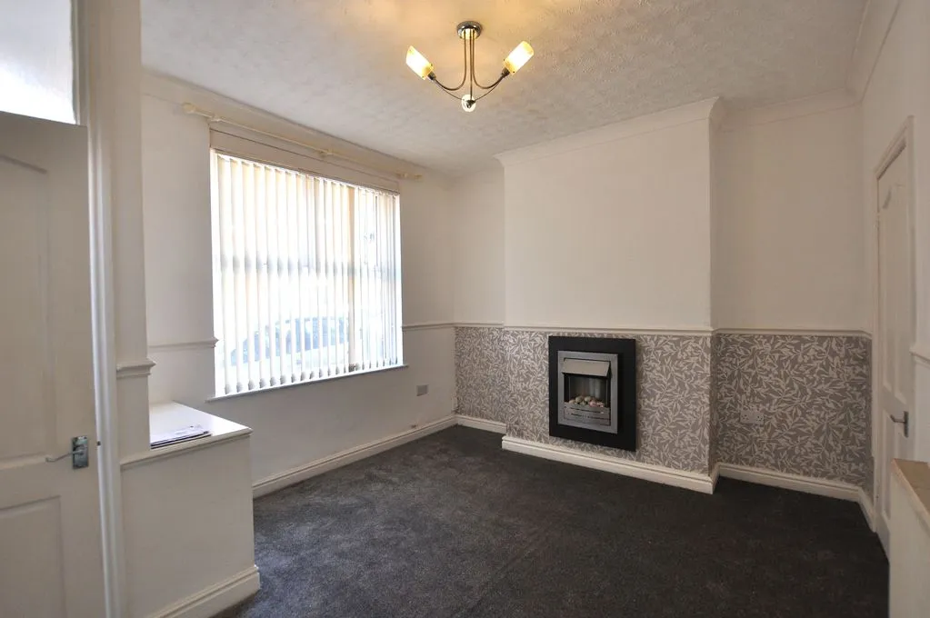 To LetCorporation Street, Chorley, photo 2