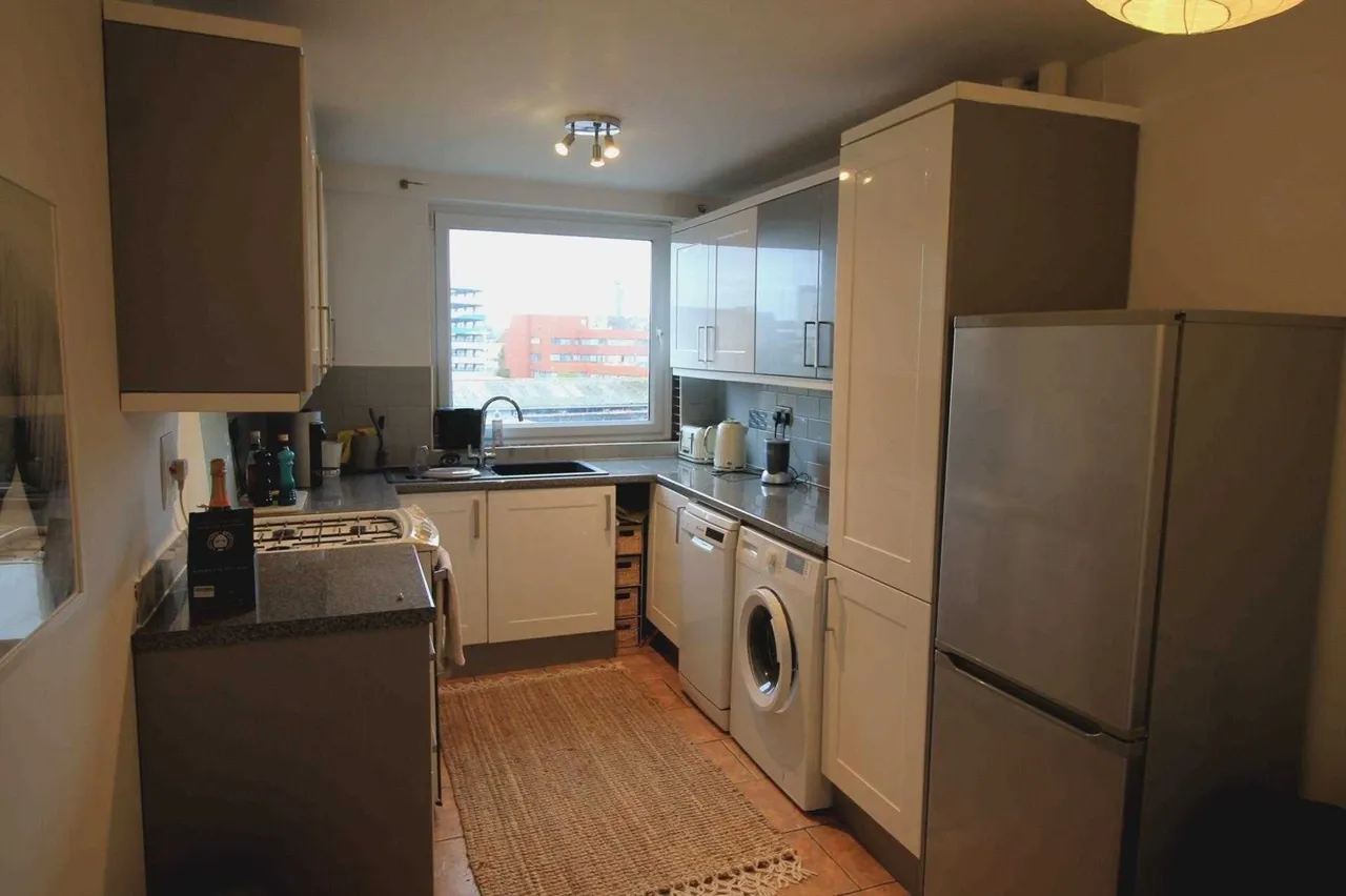 Romulus Court, Justin Close, TW8 8QW, photo 4