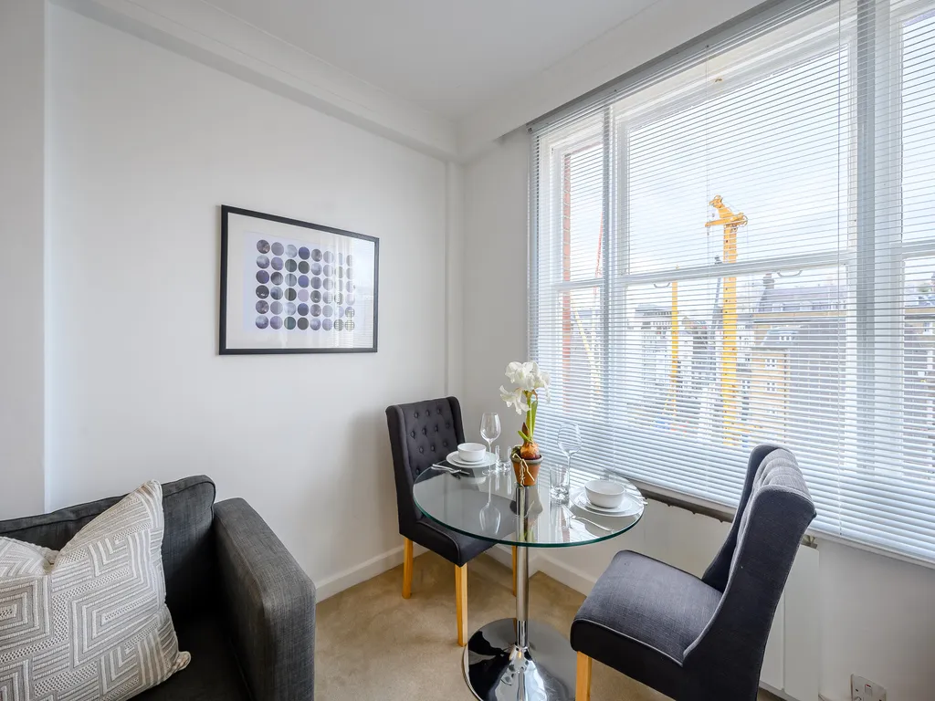 flat to rent — Studio Apartment To Let, Hill Street,...