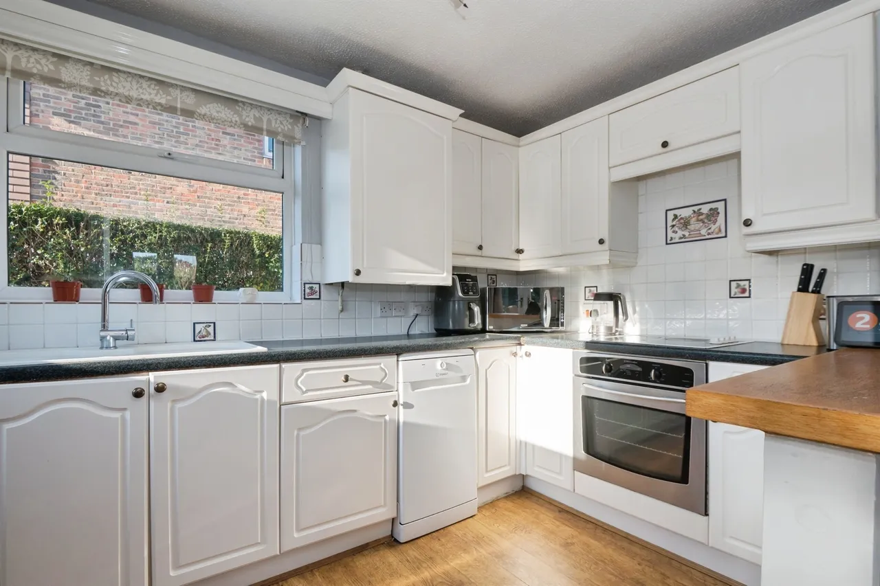 Gatcombe Gardens, West End, SO18, photo 3