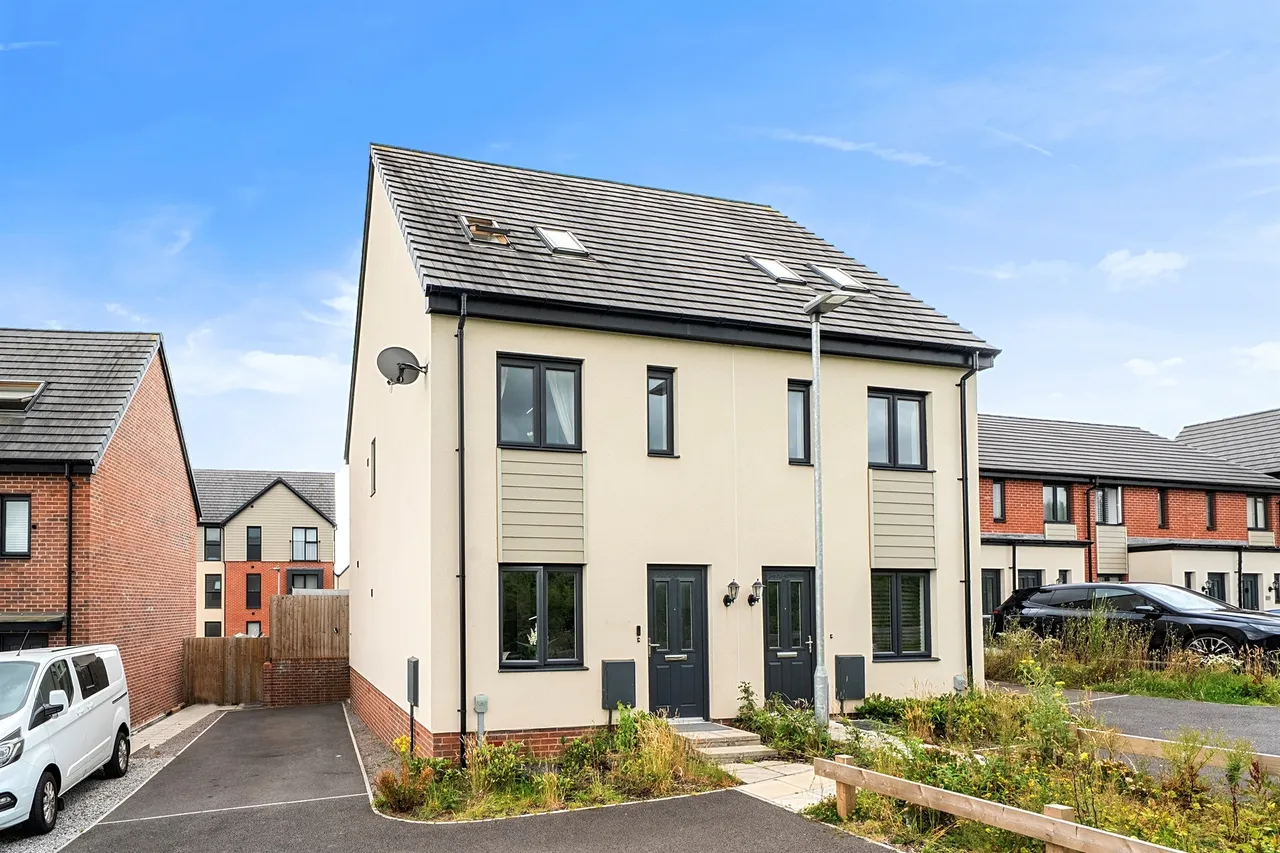 3 bed house for sale — Church Road, Old St. Mellons, Cardiff