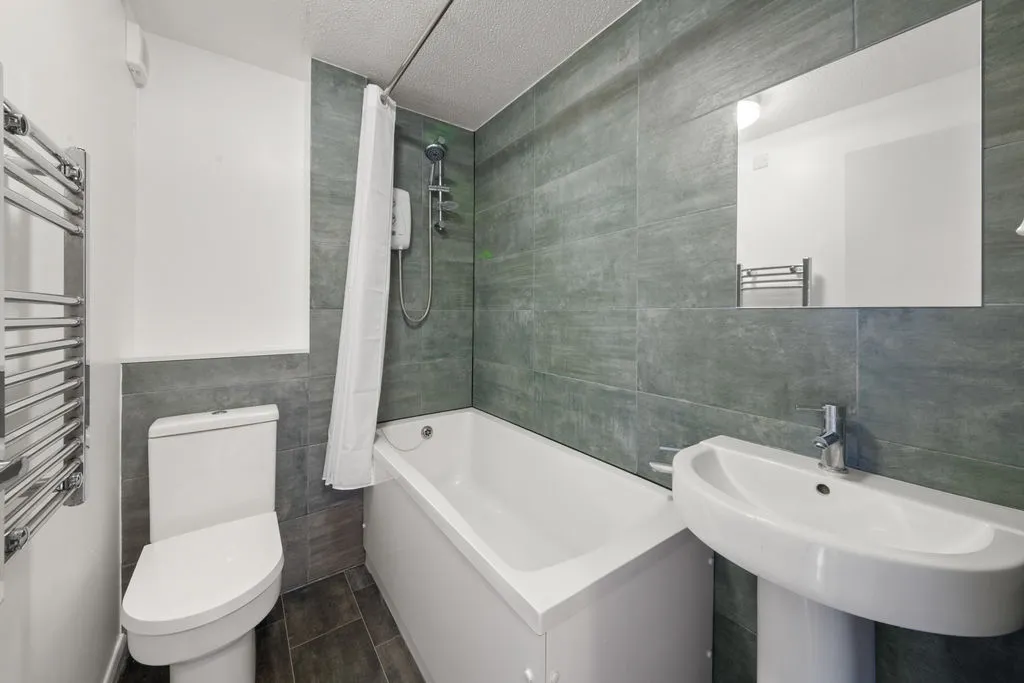 Clarkes Drive, Hillingdon, UB8, photo 7