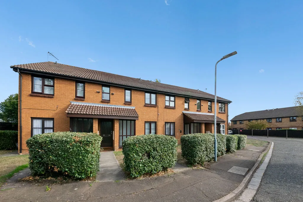 1 bed flat for sale, Clarkes Drive, Hillingdon, UB8
