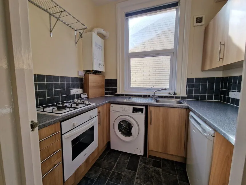 Alhambra Road, Southsea, Hampshire, PO4, photo 5