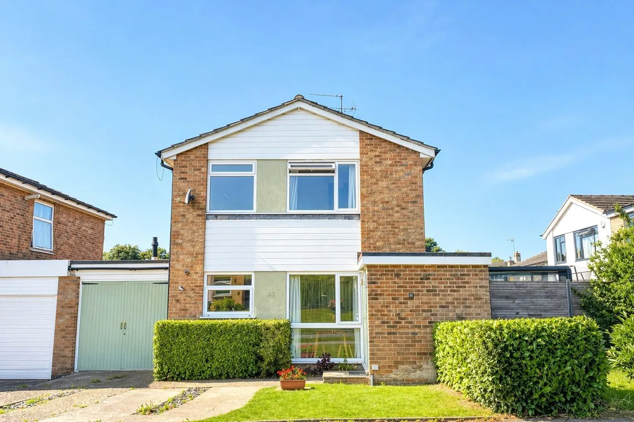 3 bed house for sale, Boulthurst Way, Oxted, RH8